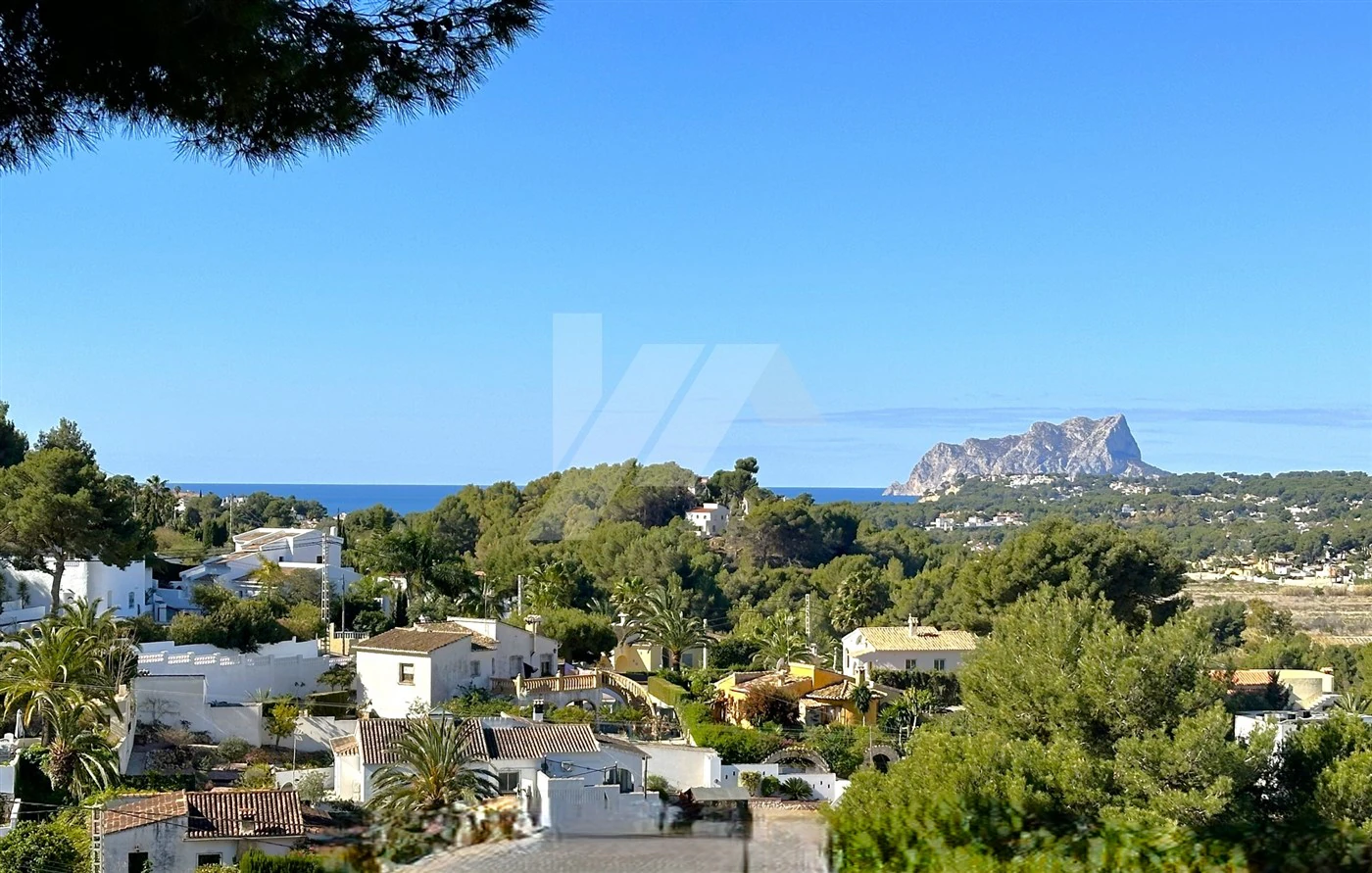 Villa te koop met zeezicht in Paichi, Moraira.