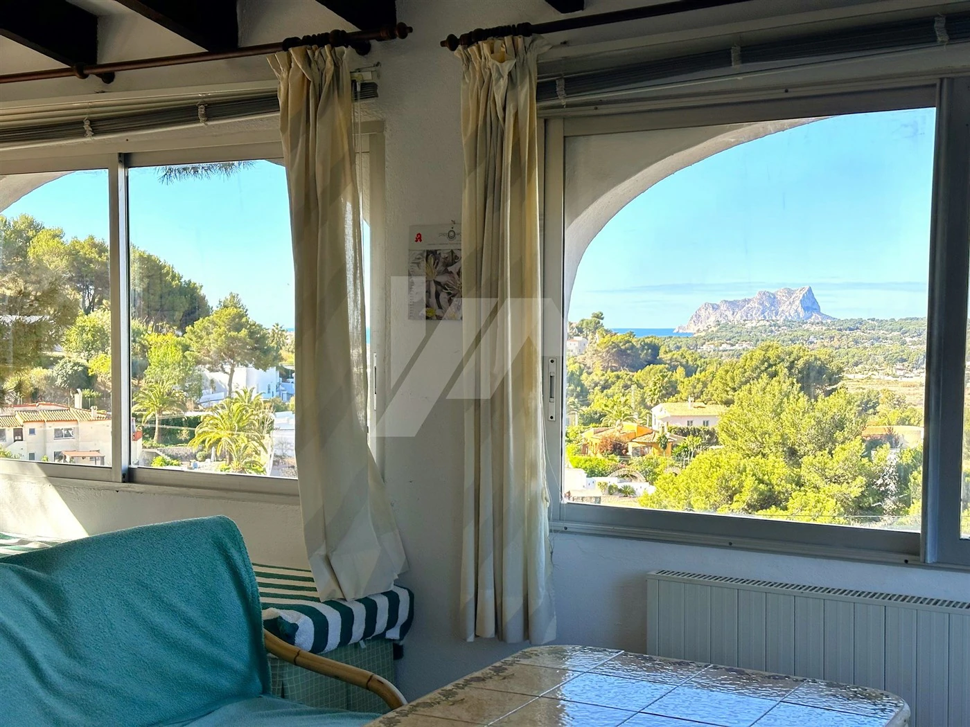 Villa te koop met zeezicht in Paichi, Moraira.