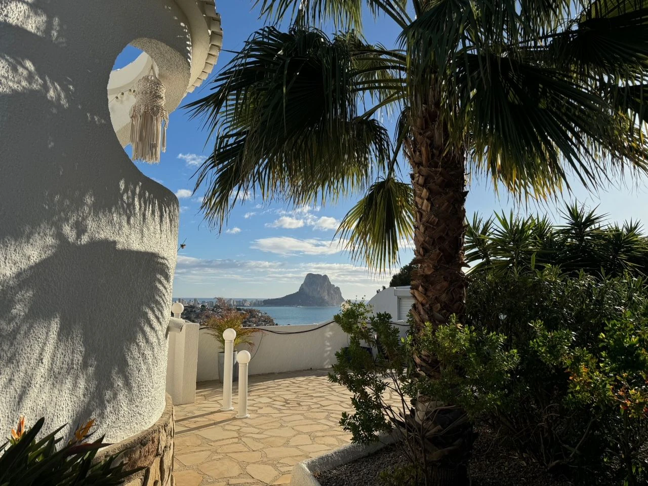 Villa Mediterránea en Maryvilla Calpe con Vistas al Mar, Piscina, Jacuzzi y Apartamento Independiente