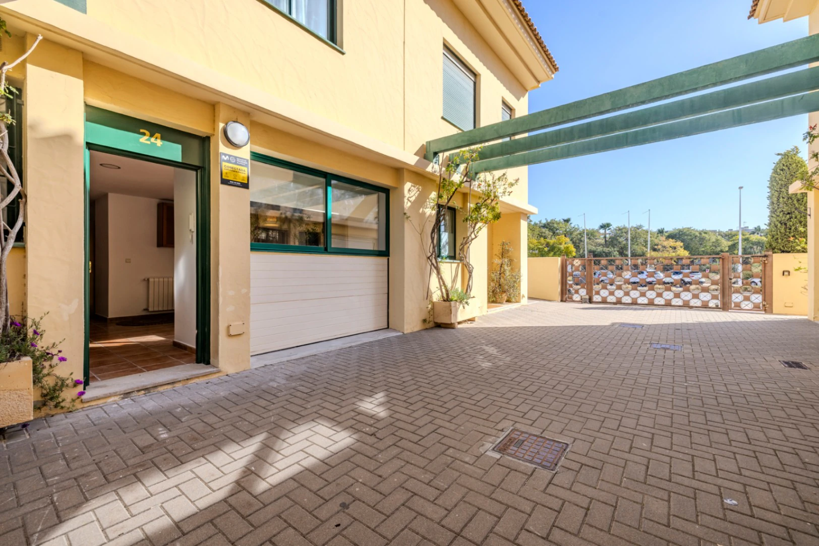 4 Bedroom Townhouse for Sale in Golden Park Javea Arenal, Walking Distance to Beach