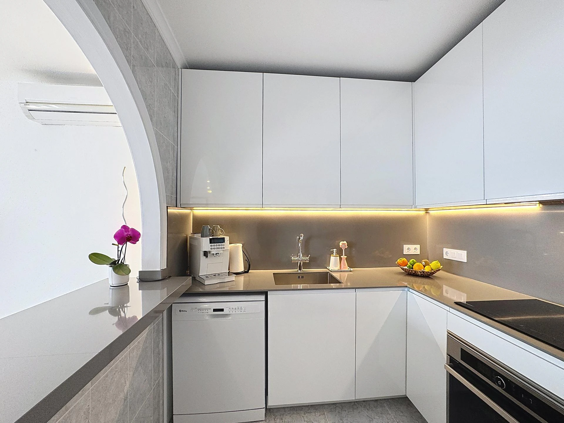 Cumbre del Sol duplex apartment with sea views