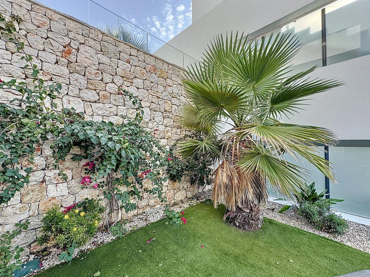 Cumbre del Sol, modern apartment with private garden