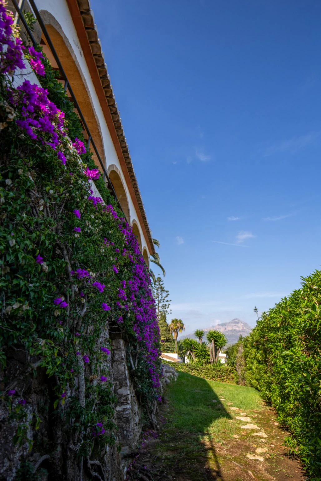 Villa with spectacular sea views in the 'El Tosalet' urbanization in Jávea.