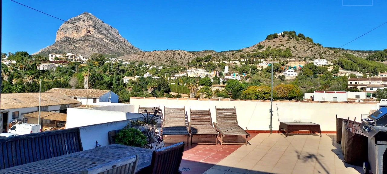 Large Townhouse For Sale in Javea