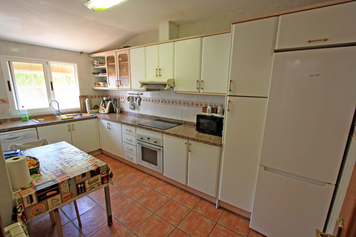TOWNHOUSE - BUNGALOW WITH OWN PLOT 350 M FROM THE BEACH IN DÉNIA