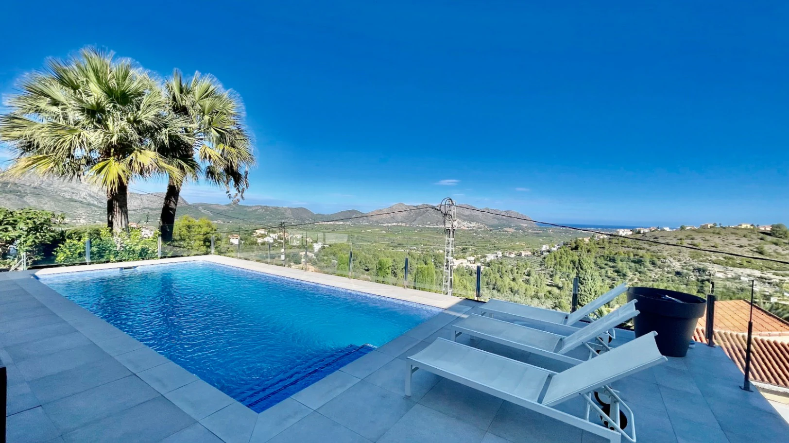 Villa zu verkaufen in Orba: Minimalistischer Luxus mit fantastischer Aussicht