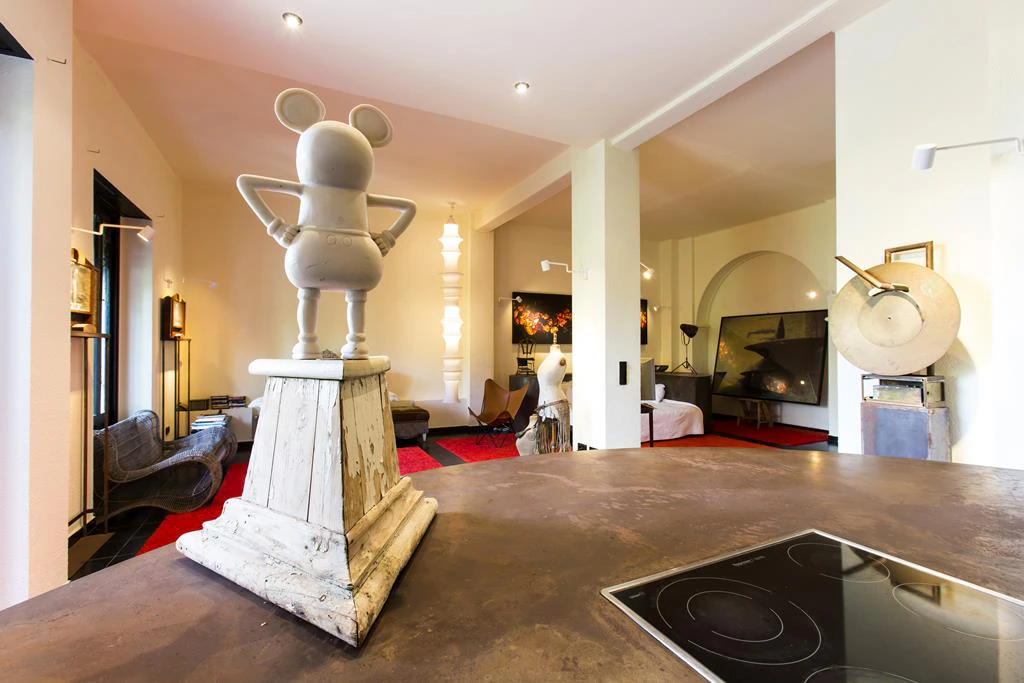 Two-storey town house with extensive interior patio, Dénia