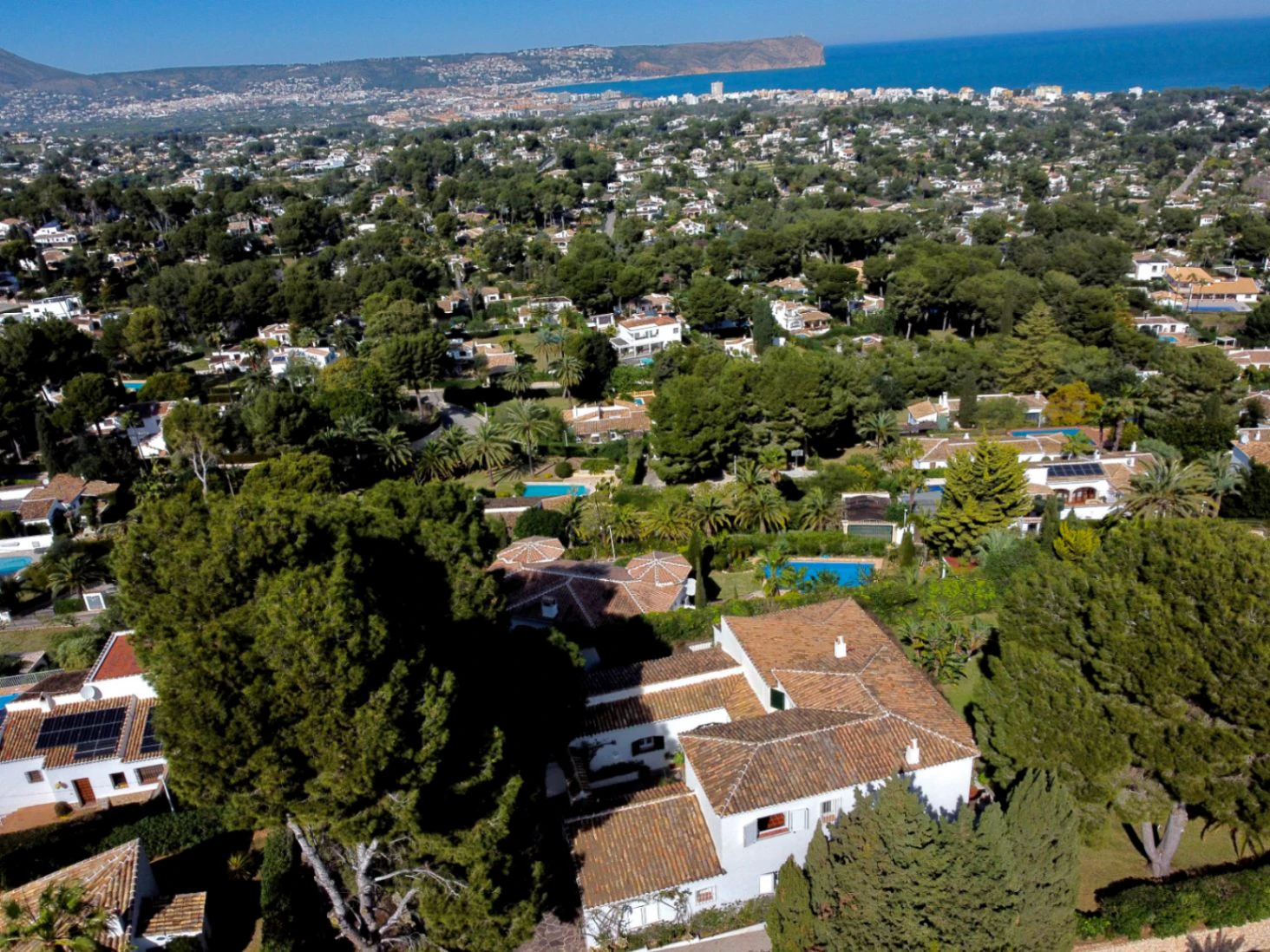Stunning villa with amazing sea views in the El Tosalet urbanization.