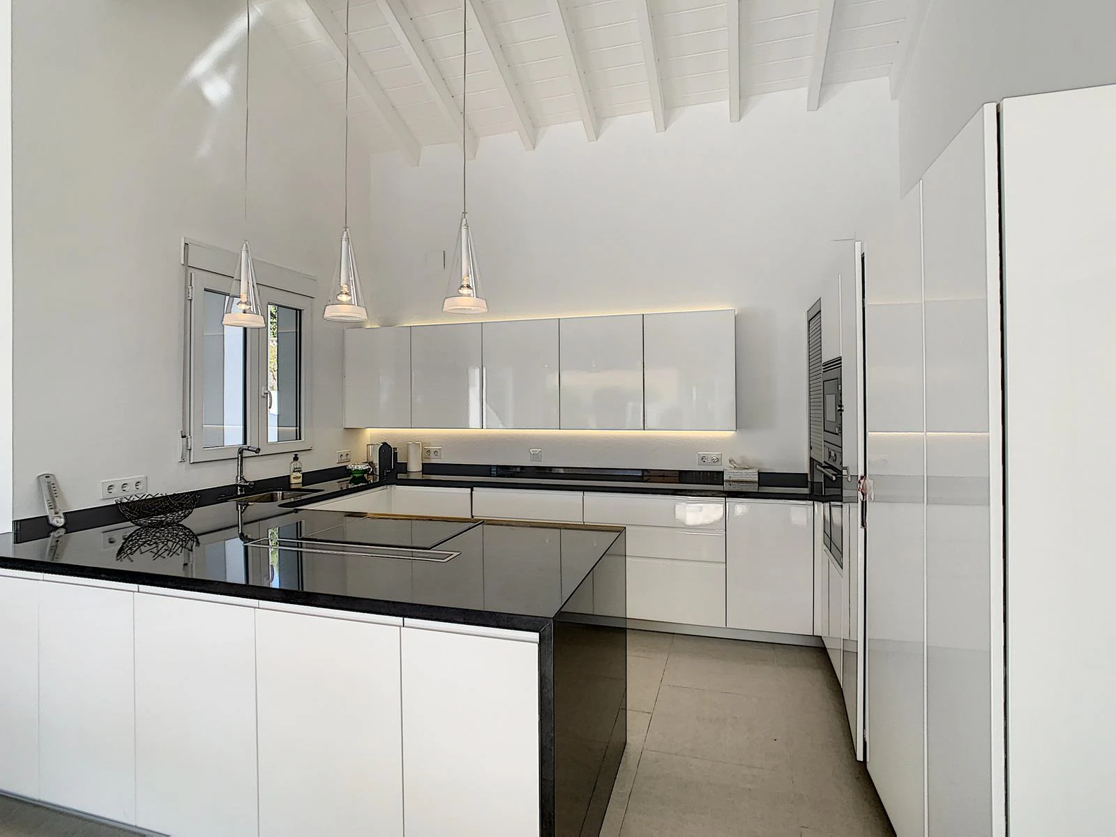 Cumbre del Sol villa gerenoveerd met uitzicht op zee