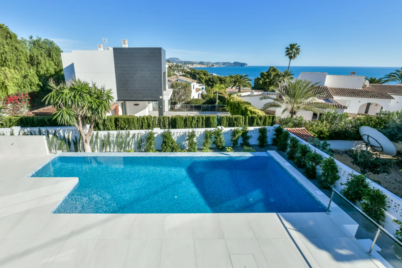 4 Schlafzimmer, 4 Badezimmer Villa zum Verkauf in Calpe