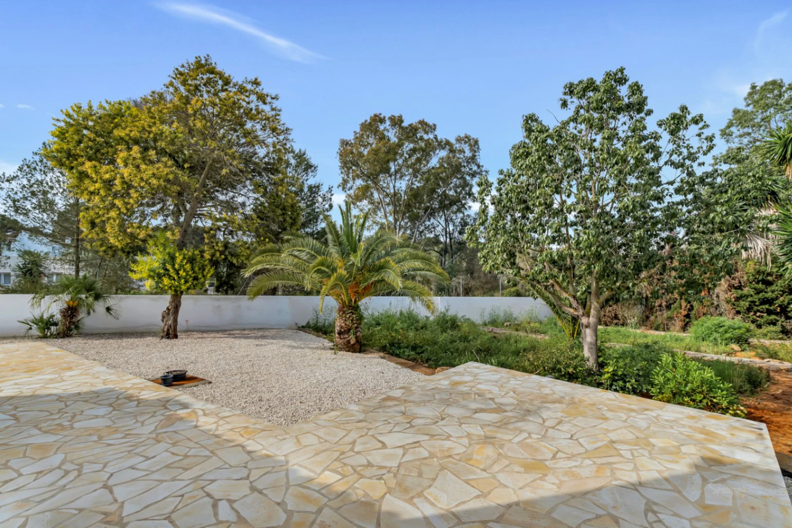 Beautiful Andalusian style finca built on a large plot