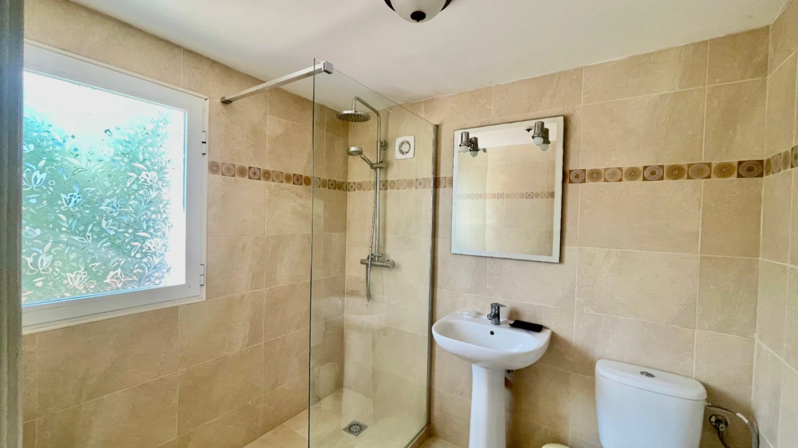 Villa for sale in Orba: Panoramic views, separate guest apartment
