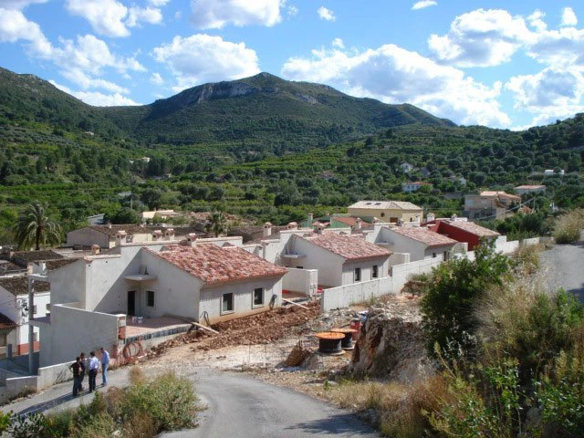 Urban plot with license and project for 6 townhouses – Great opportunity for developers