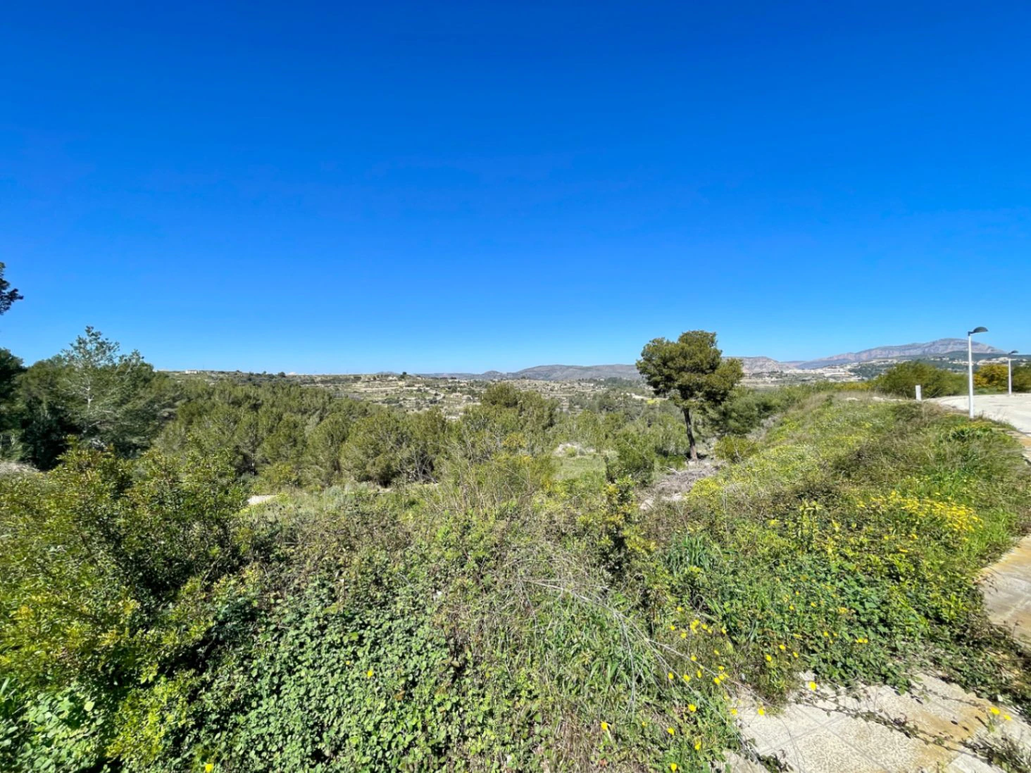 Espectacular Parcela Urbana con Vistas Panorámicas y Gran Terreno Adyacente