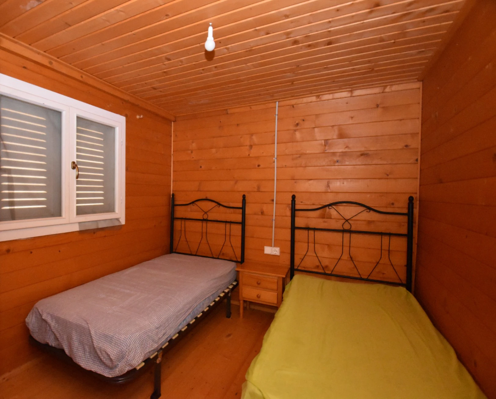 Maison sur un grand terrain urbain