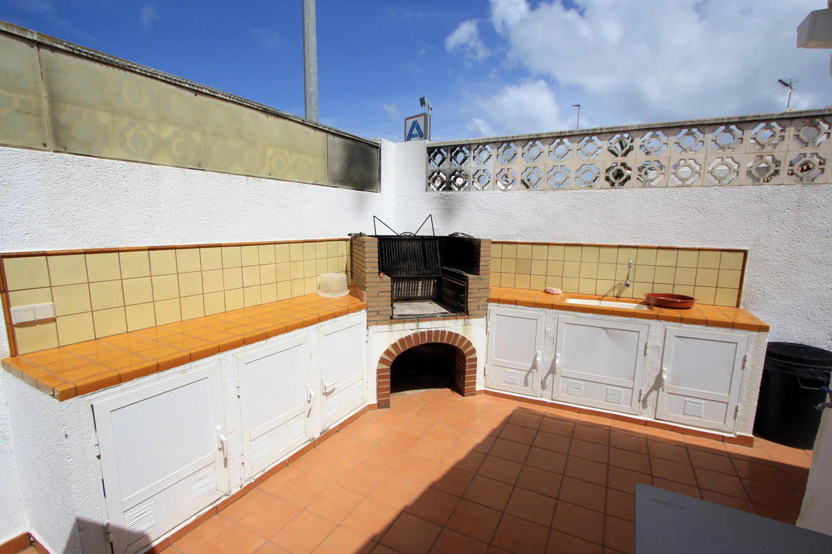 TOWNHOUSE - BUNGALOW WITH OWN PLOT 350 M FROM THE BEACH IN DÉNIA