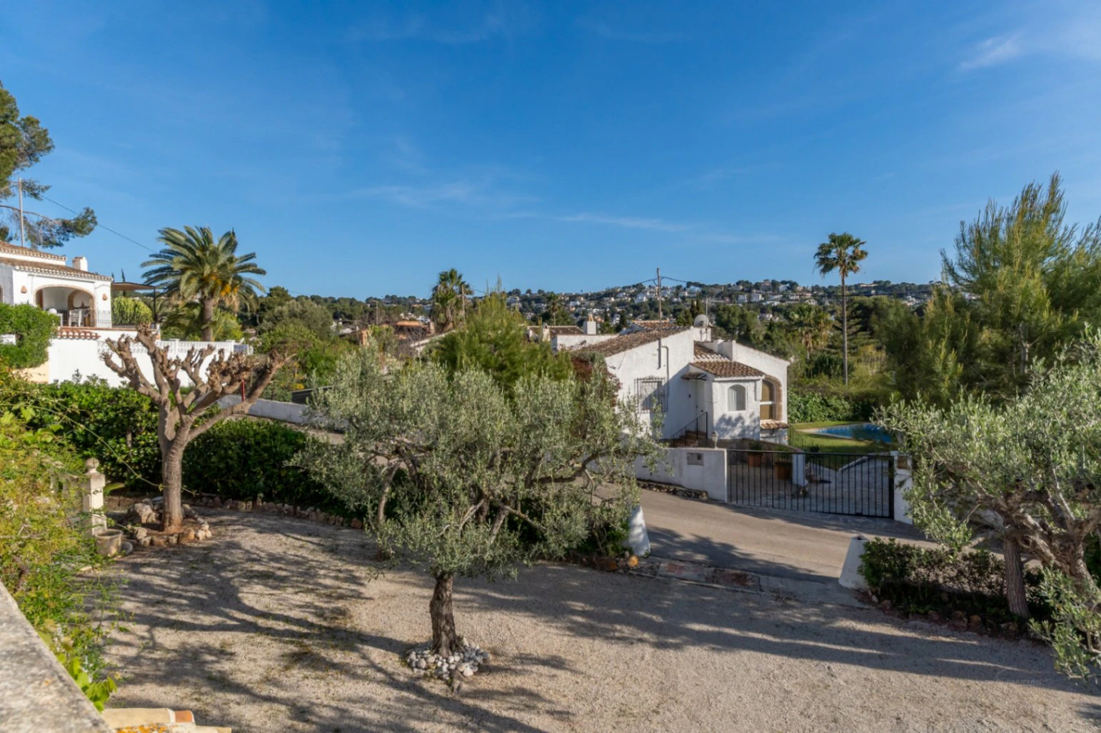 Mediterranean-style villa with stunning views in a quiet area next to Tosalet, Javea.