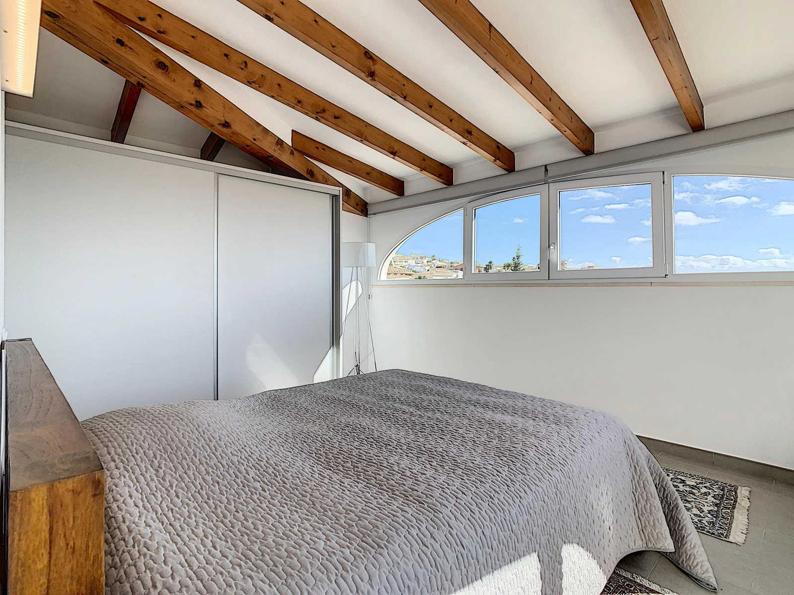 Cumbre del Sol villa gerenoveerd met uitzicht op zee