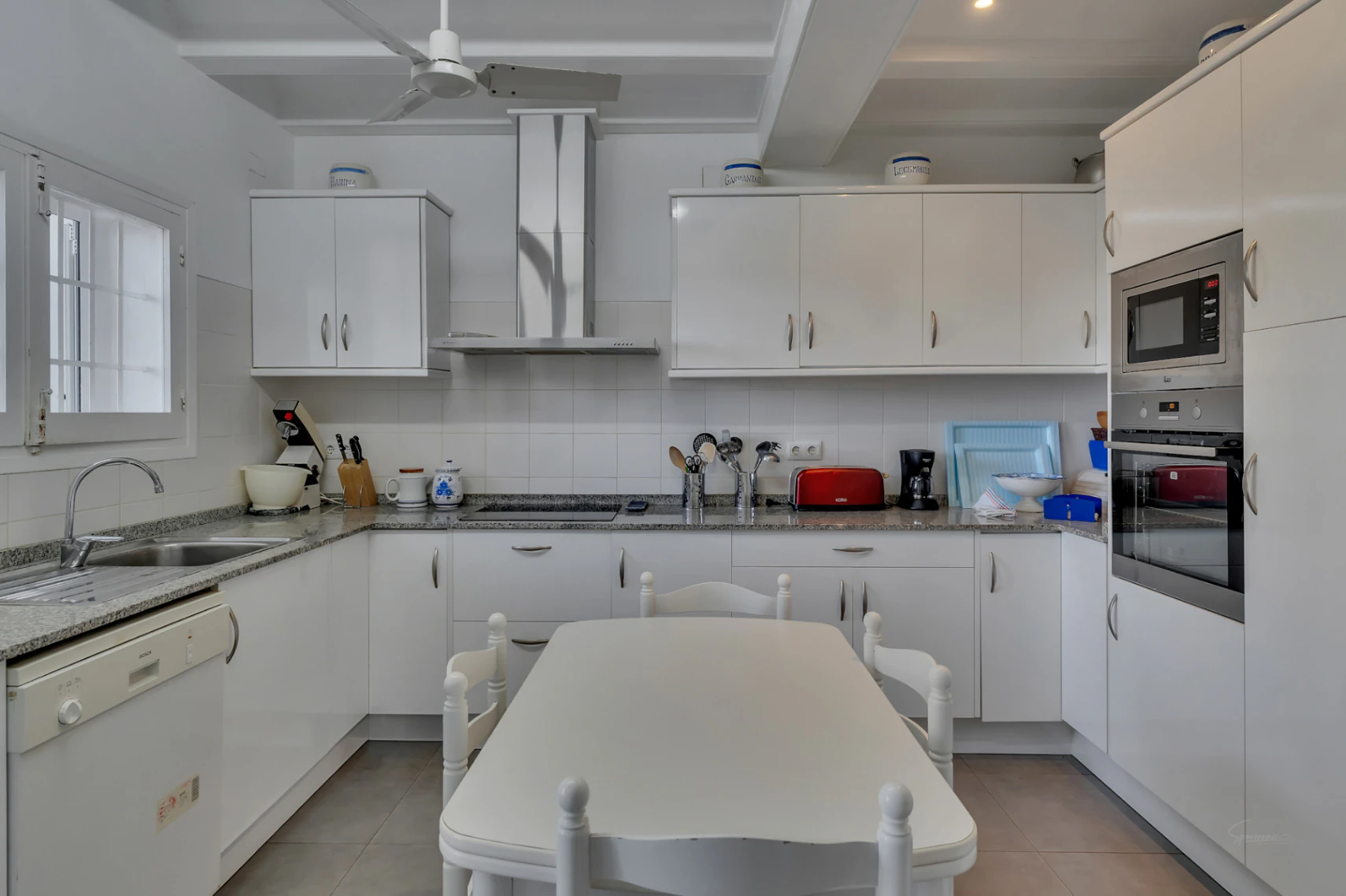 Stunning villa with amazing sea views in the El Tosalet urbanization.