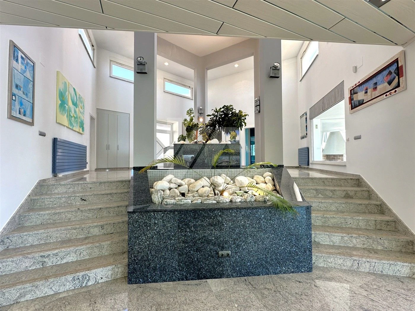 Villa met panoramisch zeezicht te koop in Moraira, Costa Blanca.