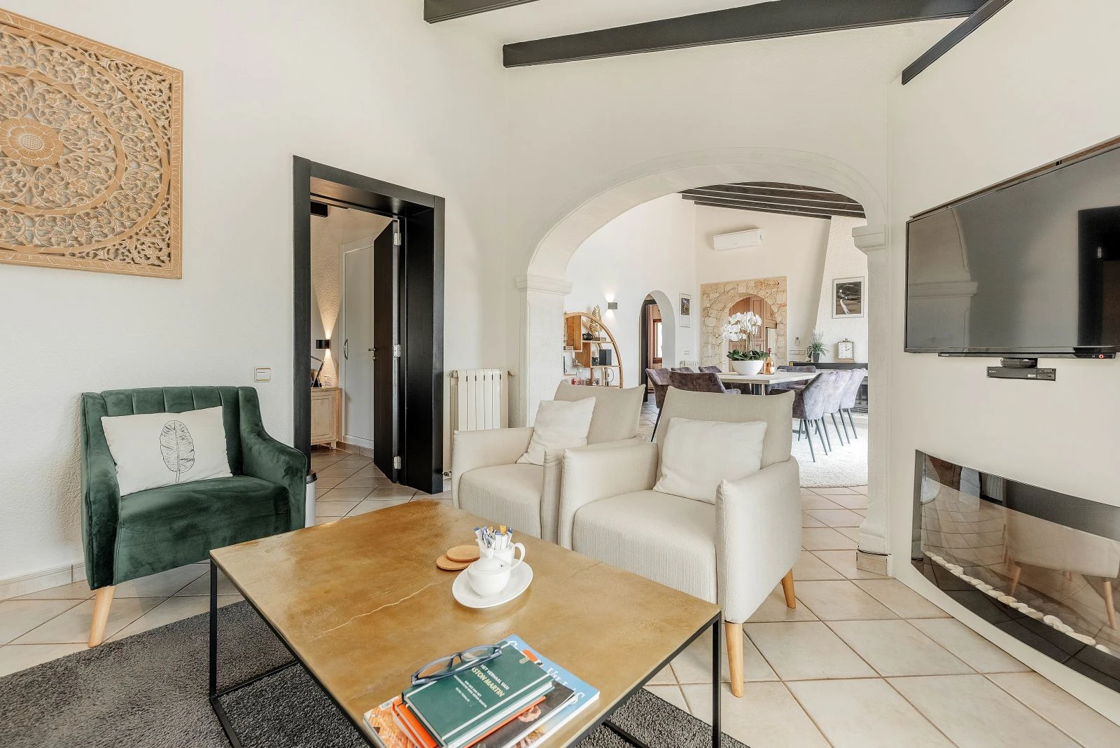 Traditional villa with sea views and a lot of privacy for sale in Jávea.