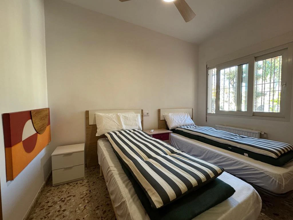 Independent chalet with large plot and private pool in Las Marinas - Dénia