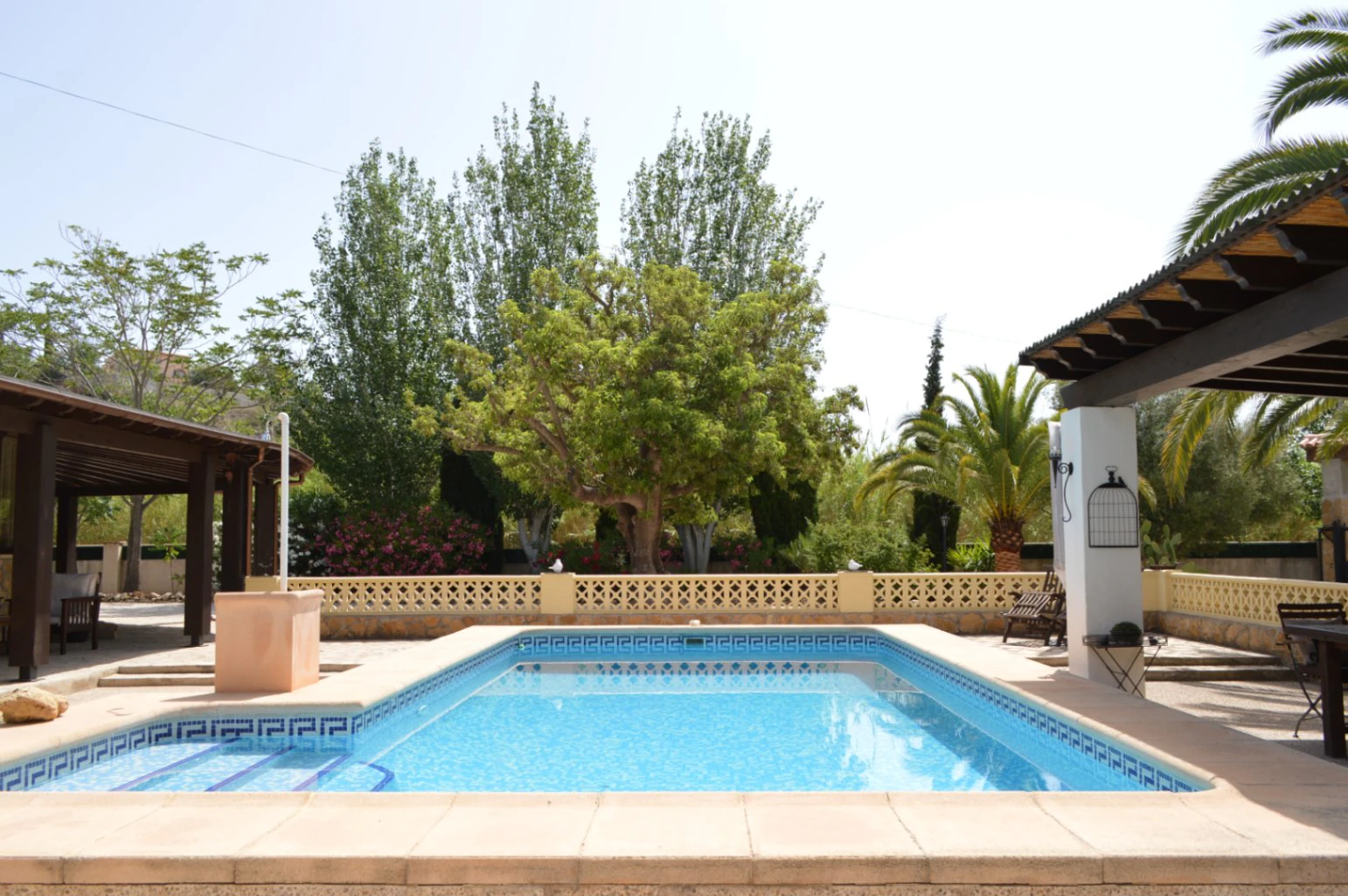 Villa for sale in Alcalali: Private, large south-facing plot, walking distance