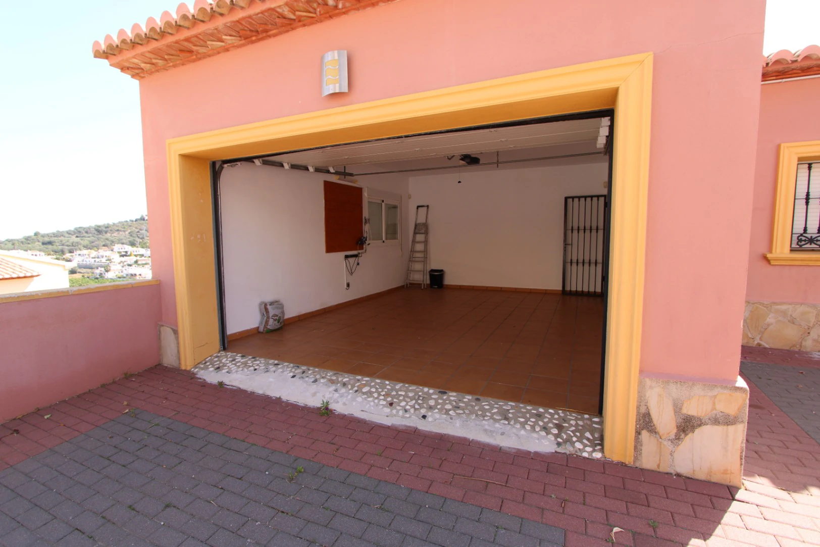 Villa zum Verkauf in Orba mit fantastischer Aussicht