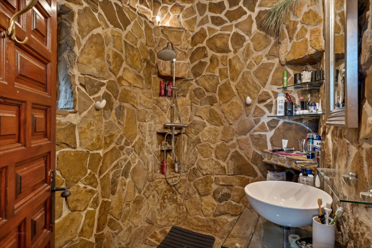 Villa avec appartement d'invités, entièrement rénovée et proche du centre historique de Jávea.