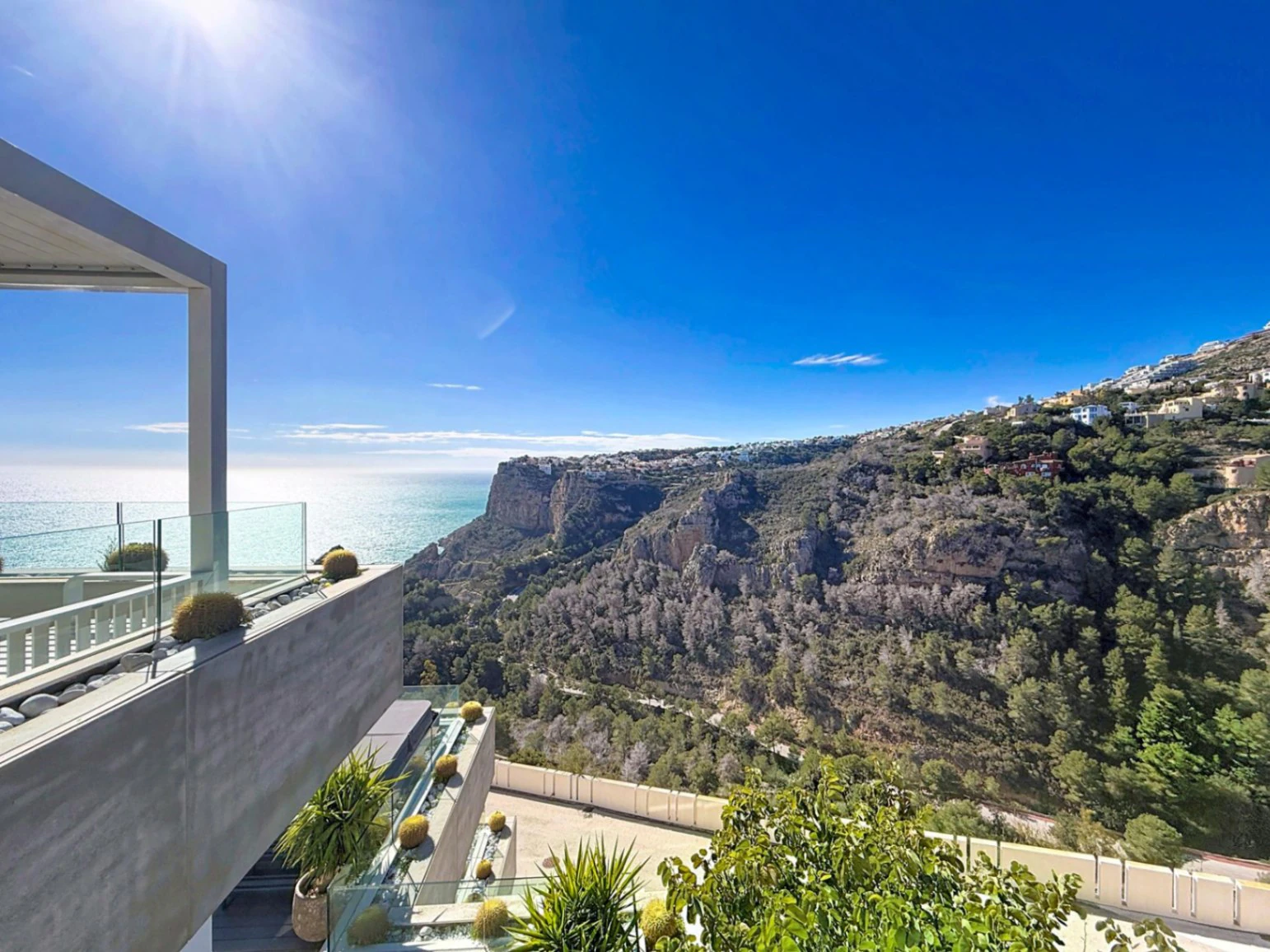 Cumbre del Sol luxe modern penthouse met uitzicht op de kliffen en de zee