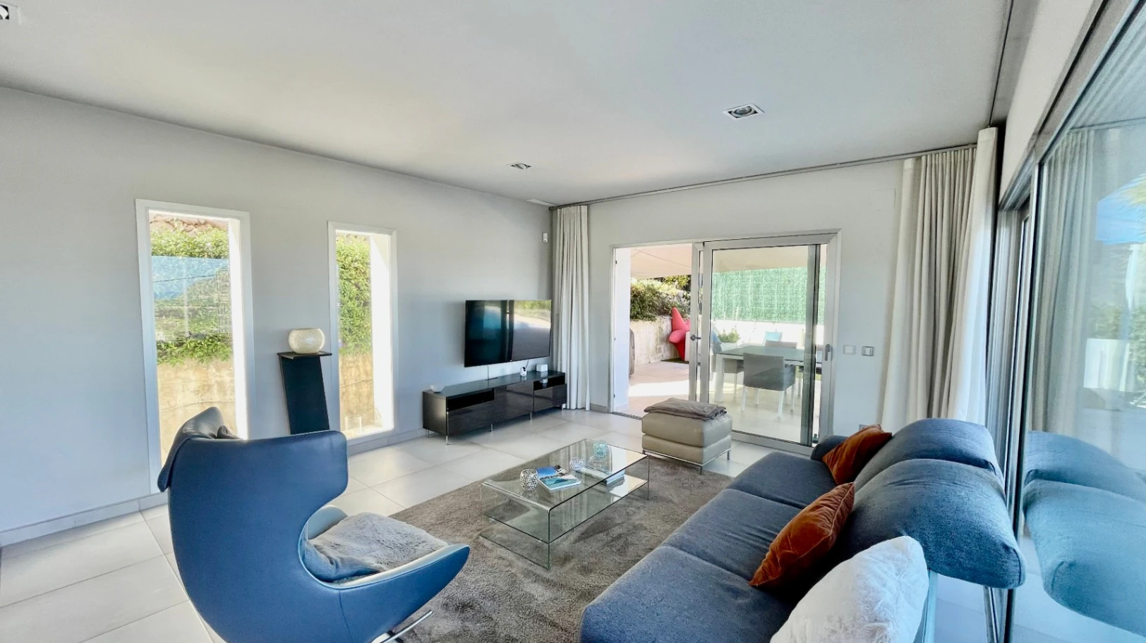 Villa zu verkaufen in Orba: Minimalistischer Luxus mit fantastischer Aussicht
