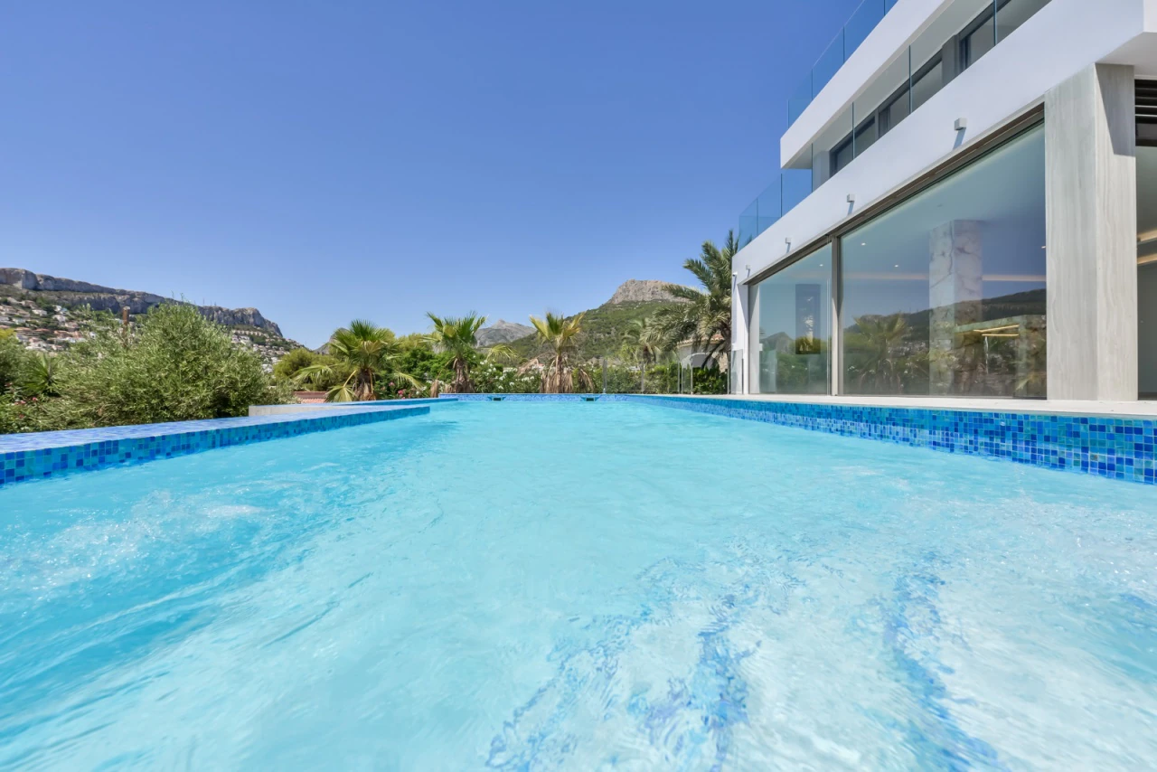 6 Schlafzimmer, 6 Badezimmer Villa zum Verkauf in Calpe
