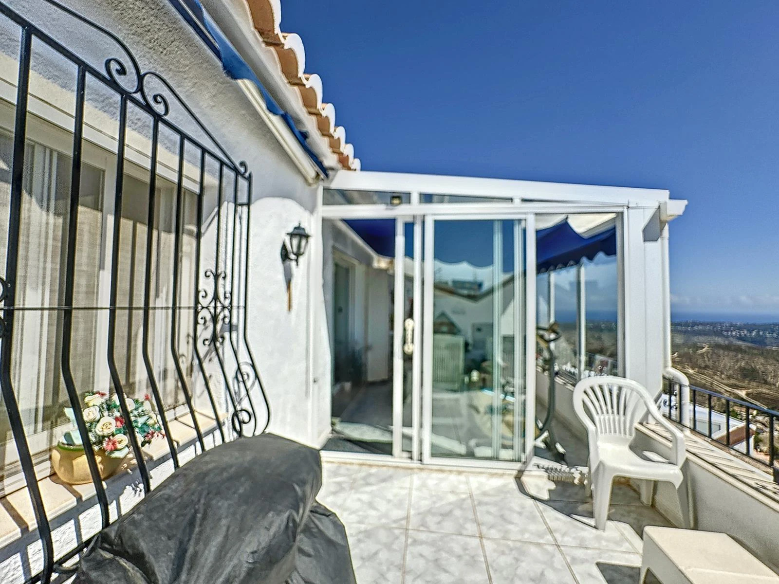 Cumbre del Sol apartment with spectacular sea views in Pueblo Panorama