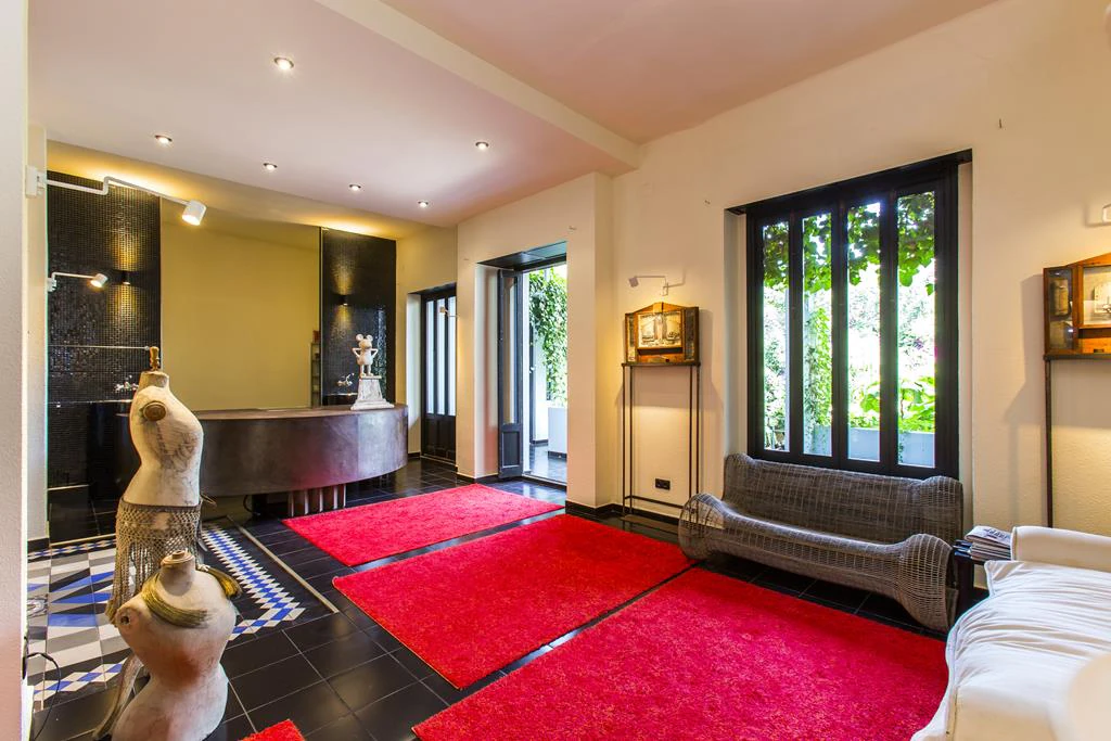 Two-storey town house with extensive interior patio, Dénia