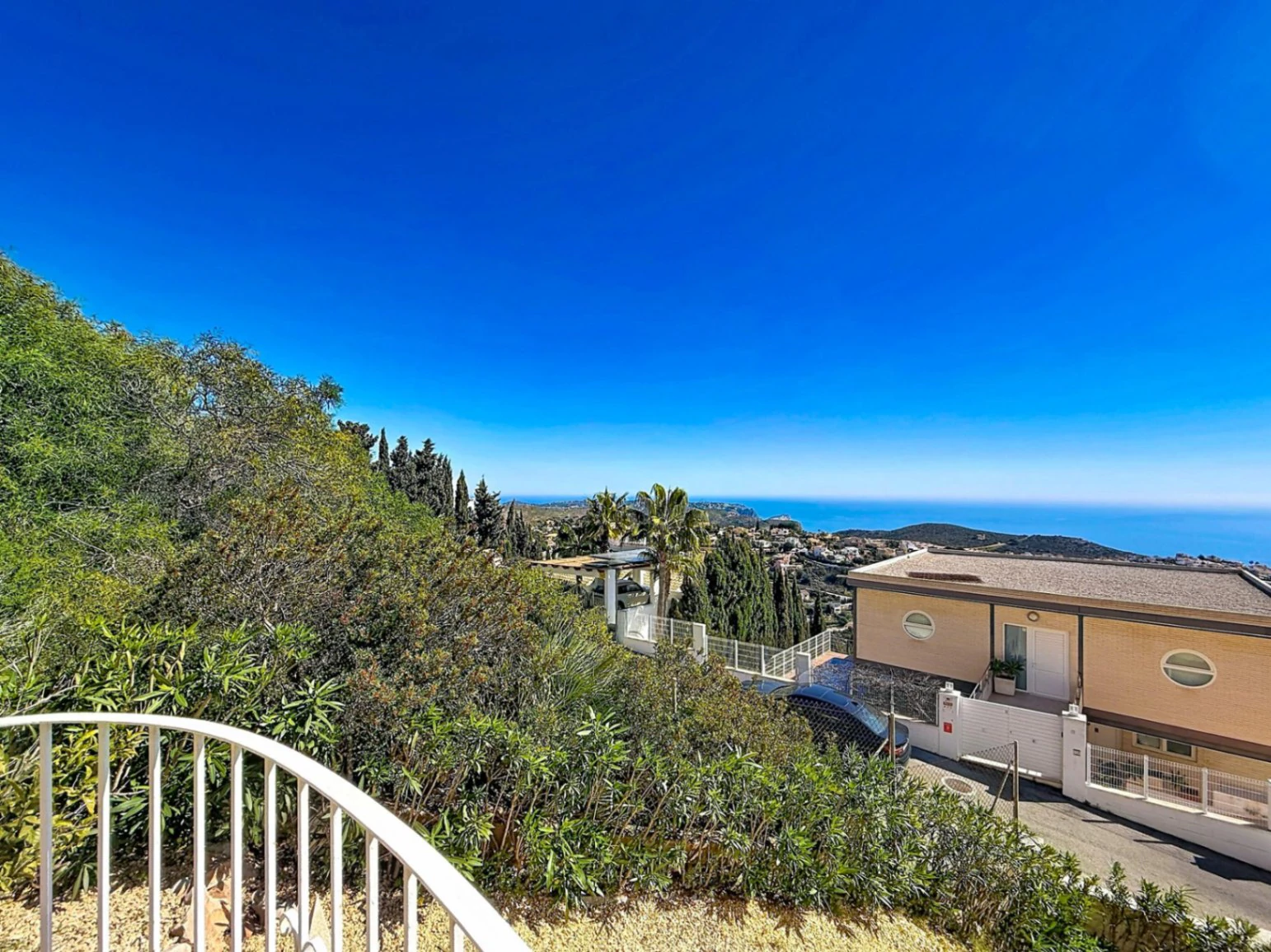Cumbre del Sol villa renovated with spectacular sea views