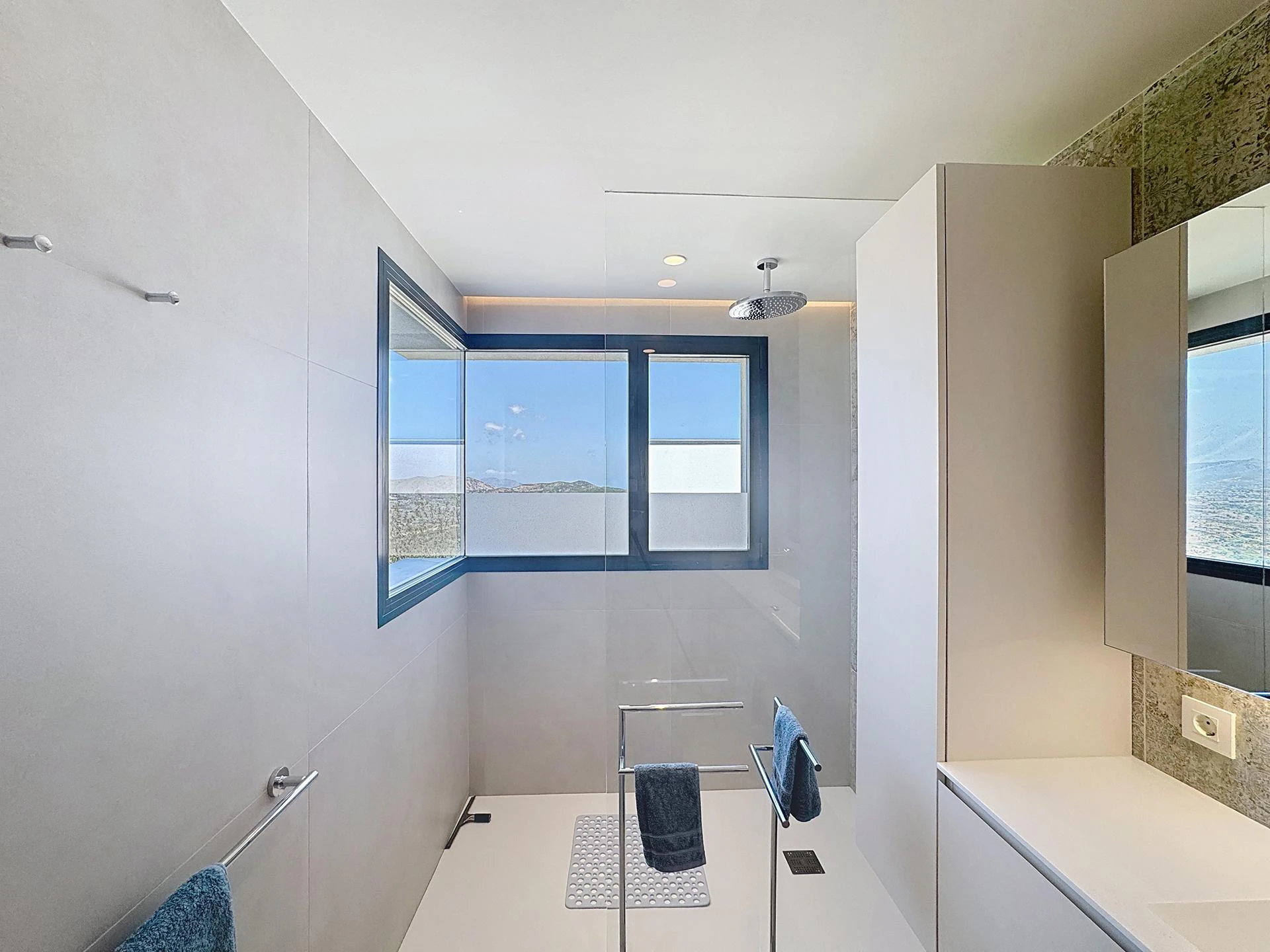Cumbre del Sol Luxury villa with panoramic views in Jazmines residential area
