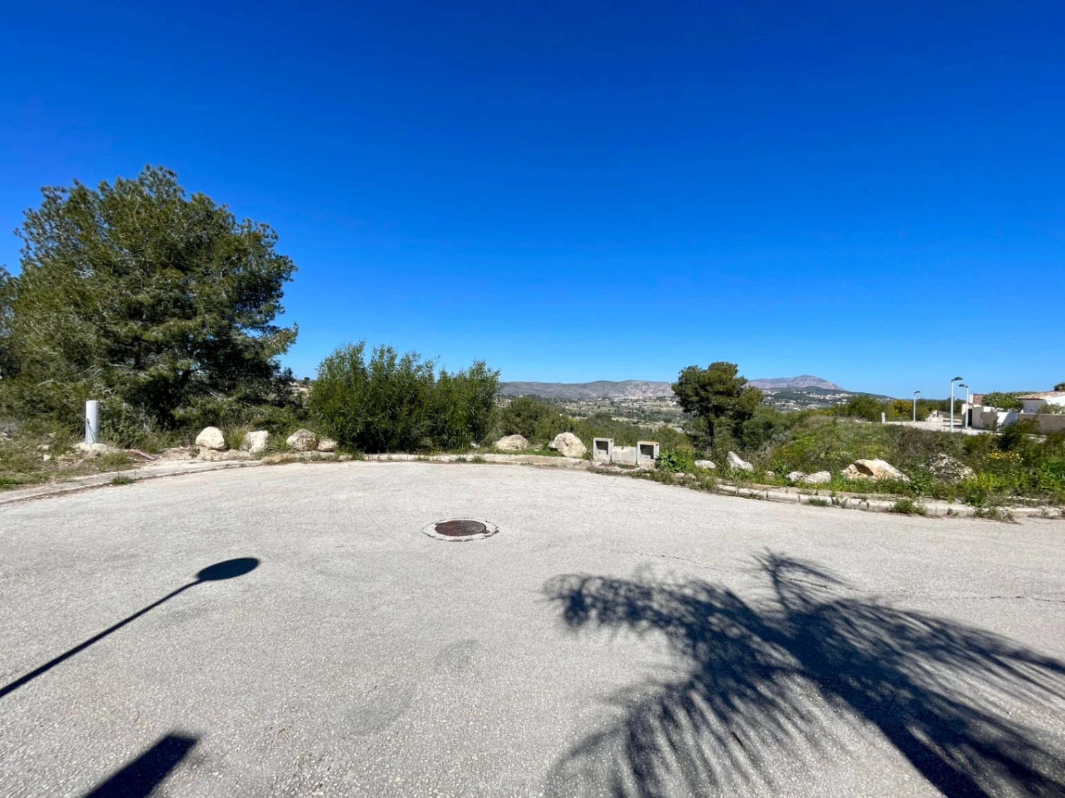 Espectacular Parcela Urbana con Vistas Panorámicas y Gran Terreno Adyacente