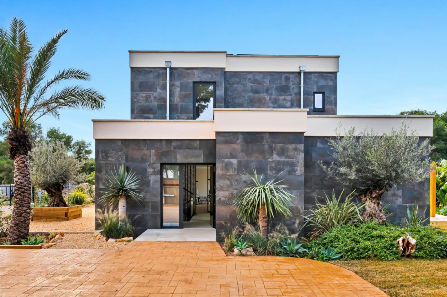 Luxury new build villa located in a quiet area.