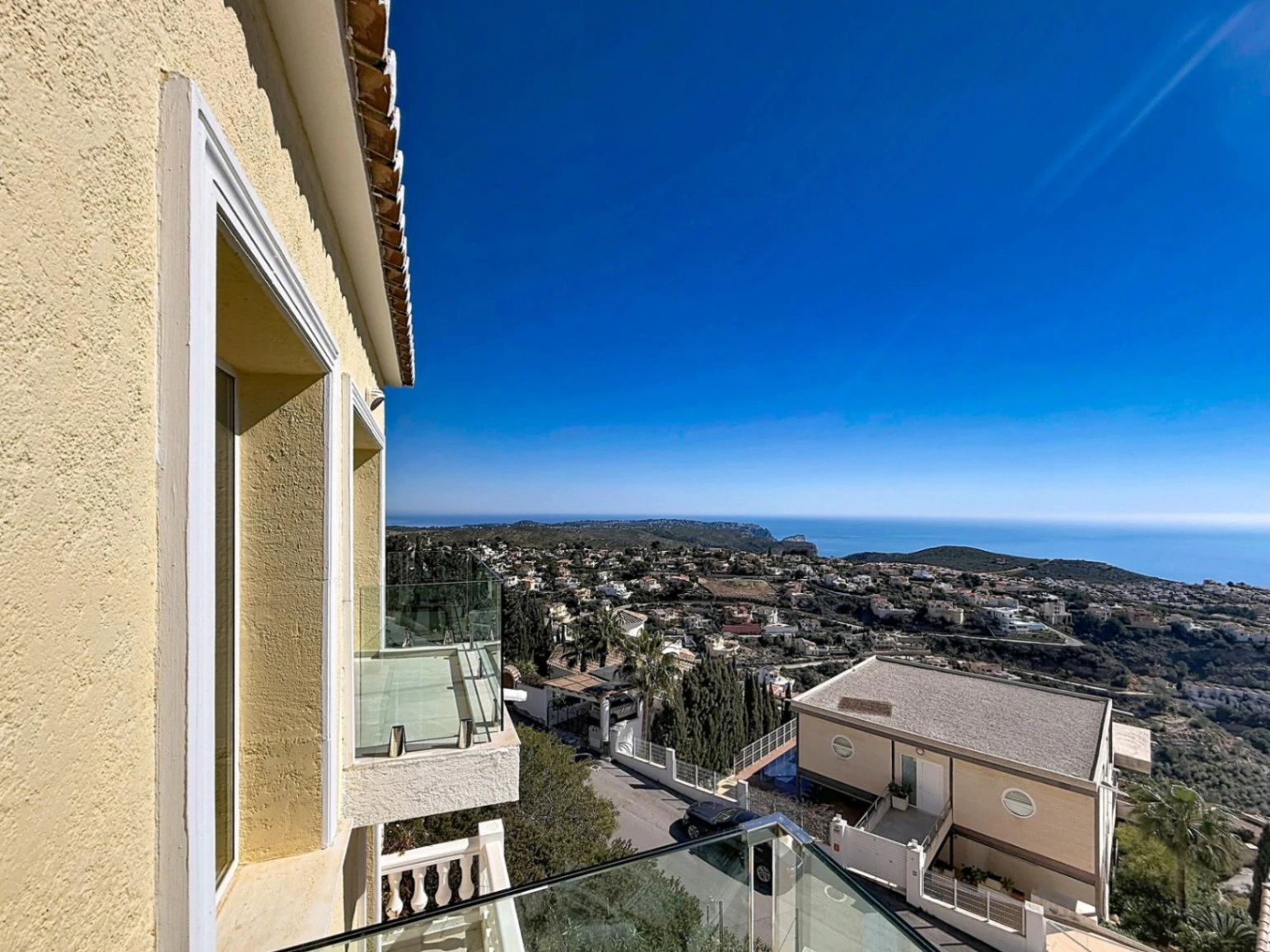 Cumbre del Sol villa renovated with spectacular sea views