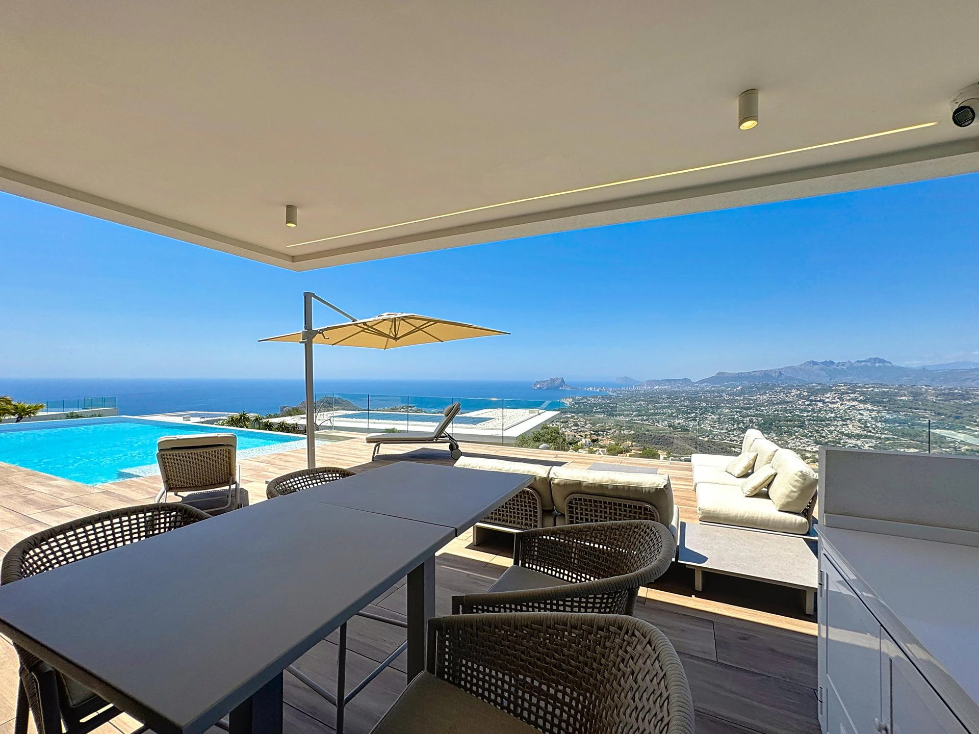 Cumbre del Sol Luxury villa with panoramic views in Jazmines residential area