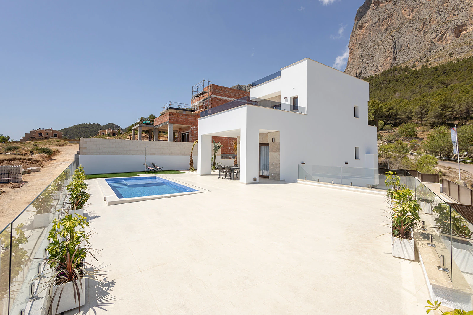 Modern Villa in Polop with Stunning Mountain Views