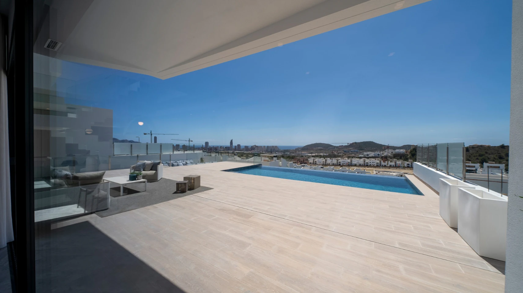 Luxuriöse Villa mit 4 Schlafzimmern und Panoramablick auf das Meer in Finestrat