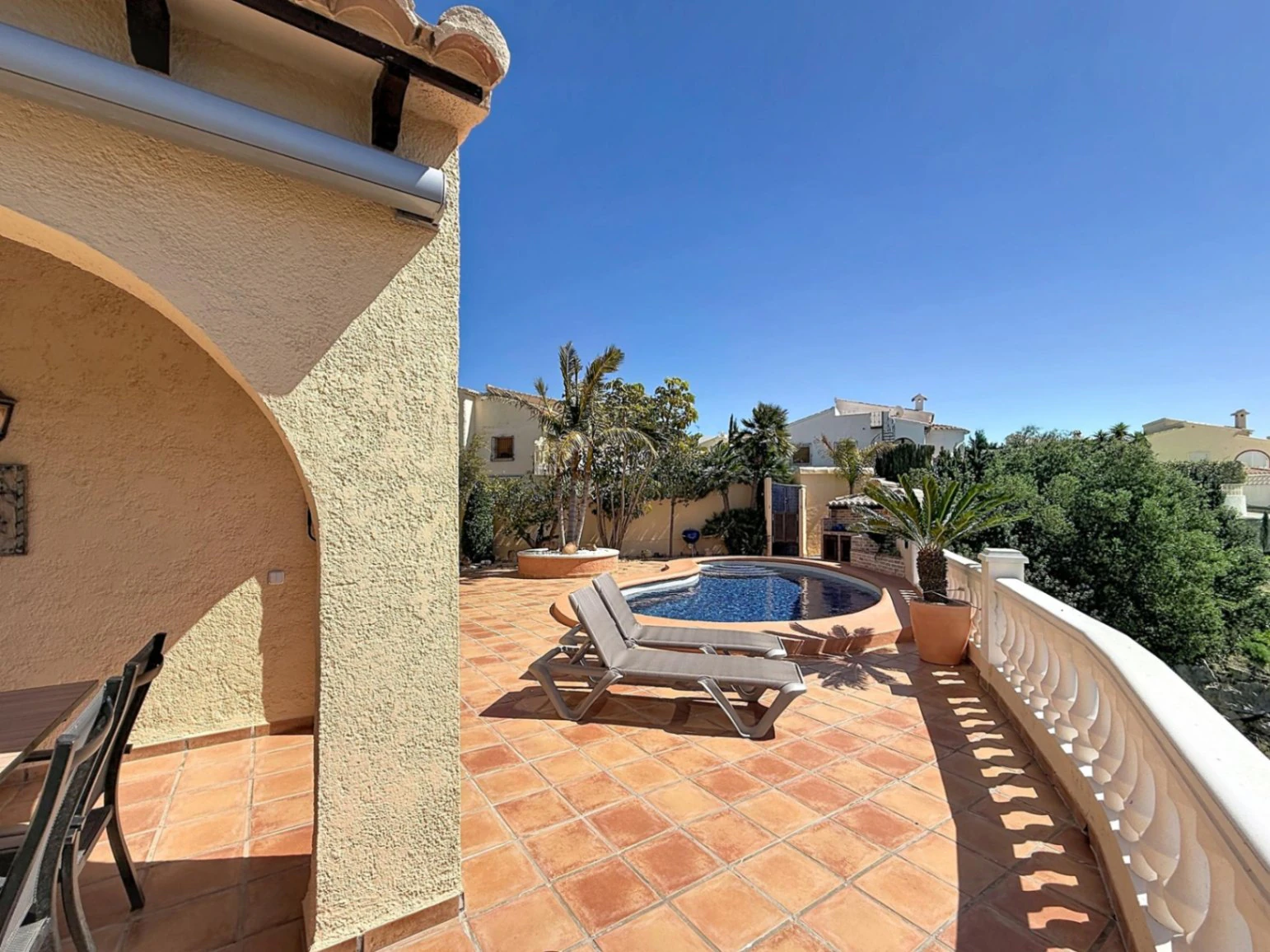 Cumbre del Sol villa with spectacular views of the sea and cliffs.