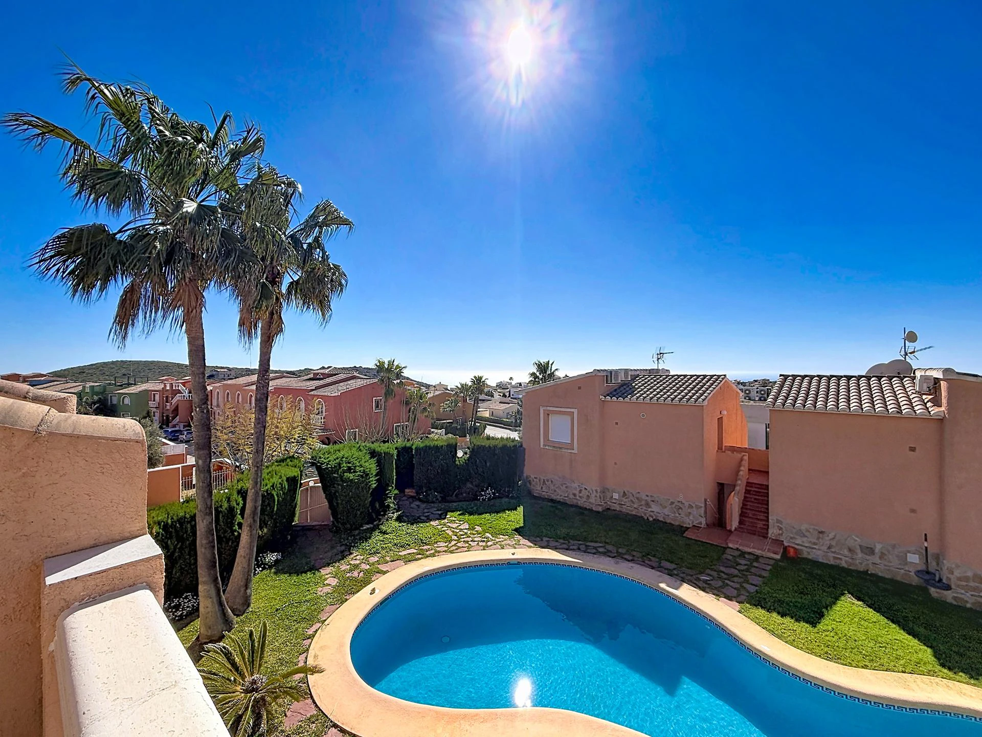 Cumbre del Sol appartement gerenoveerd met uitzicht op zee