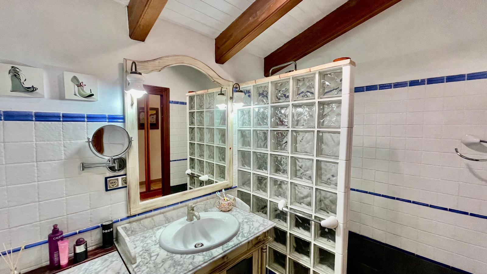 Villa for sale in Alcalali: Main house 4 bed, separate 2 bed casita