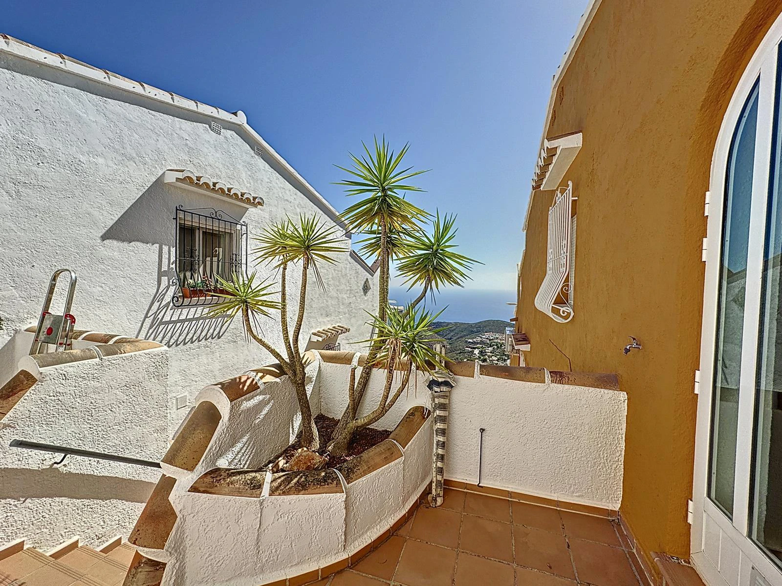 Cumbre del Sol apartment with spectacular sea views in Pueblo Panorama