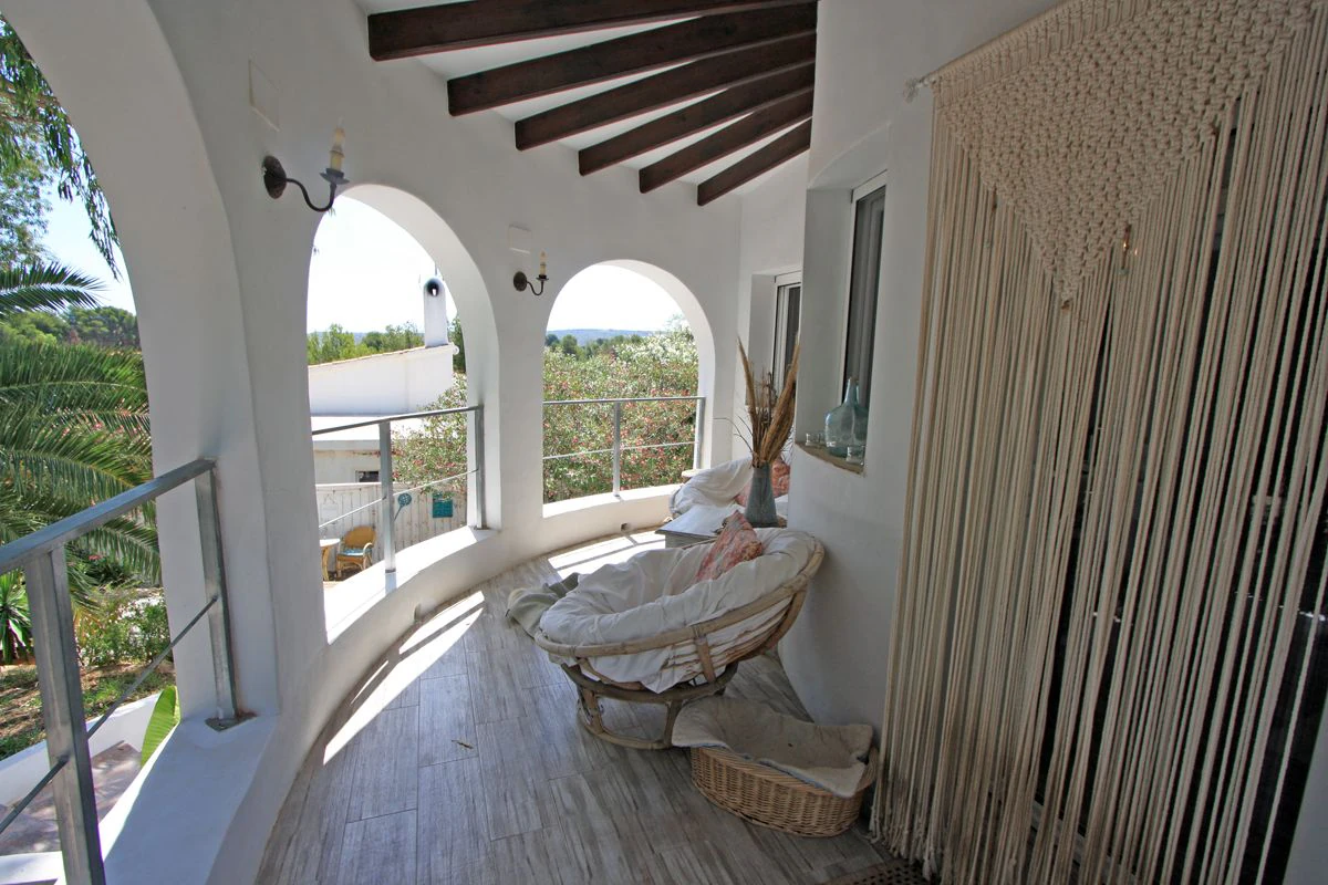 VILLA WITH OPEN VIEWS IN DÉNIA