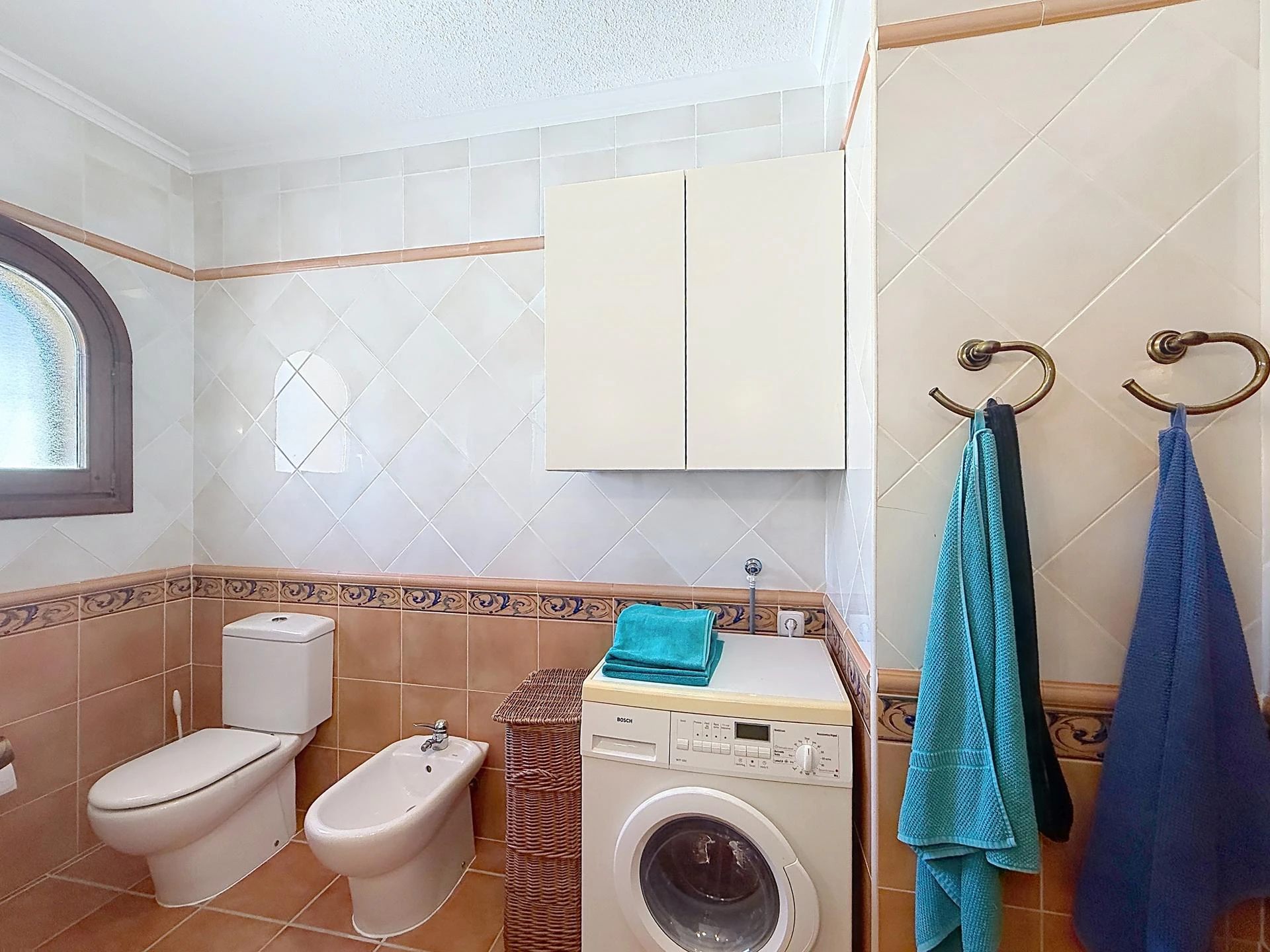 Cumbre del Sol villa with spectacular views of the sea and cliffs.