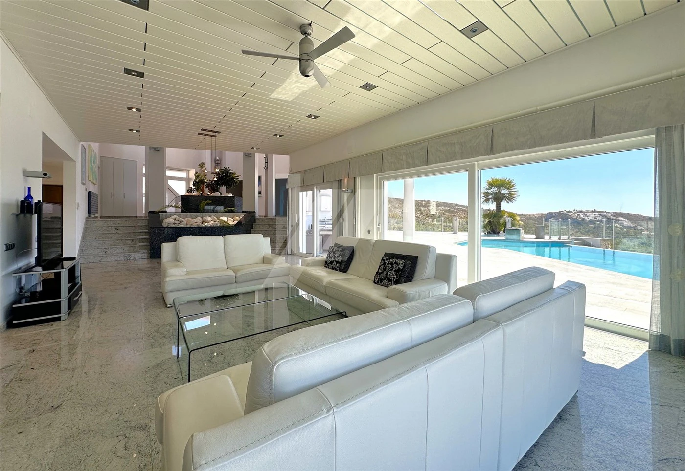 Villa met panoramisch zeezicht te koop in Moraira, Costa Blanca.