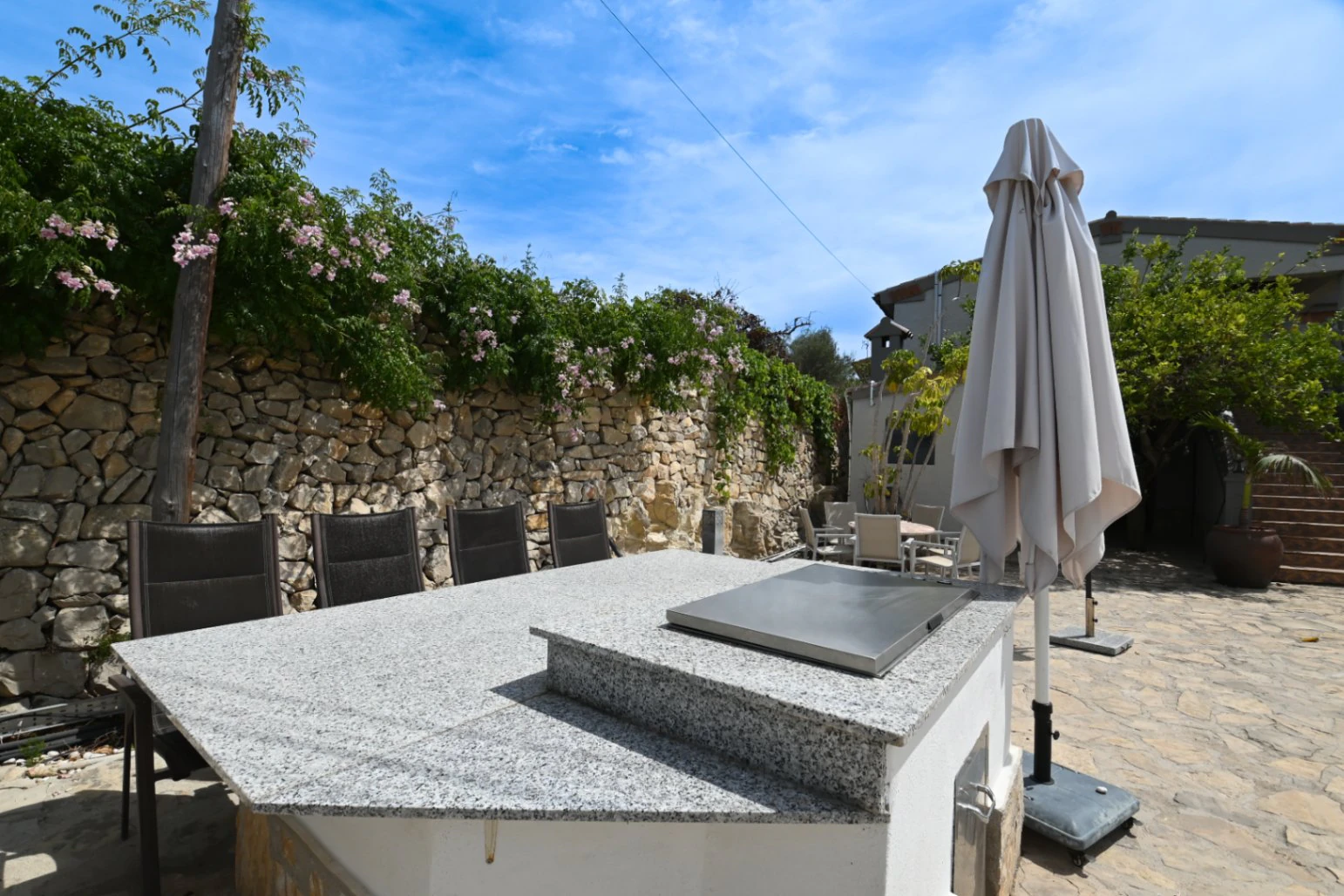 Charmante villa méditerranéenne avec vue sur la mer, grande piscine couverte et jardin – Teulada